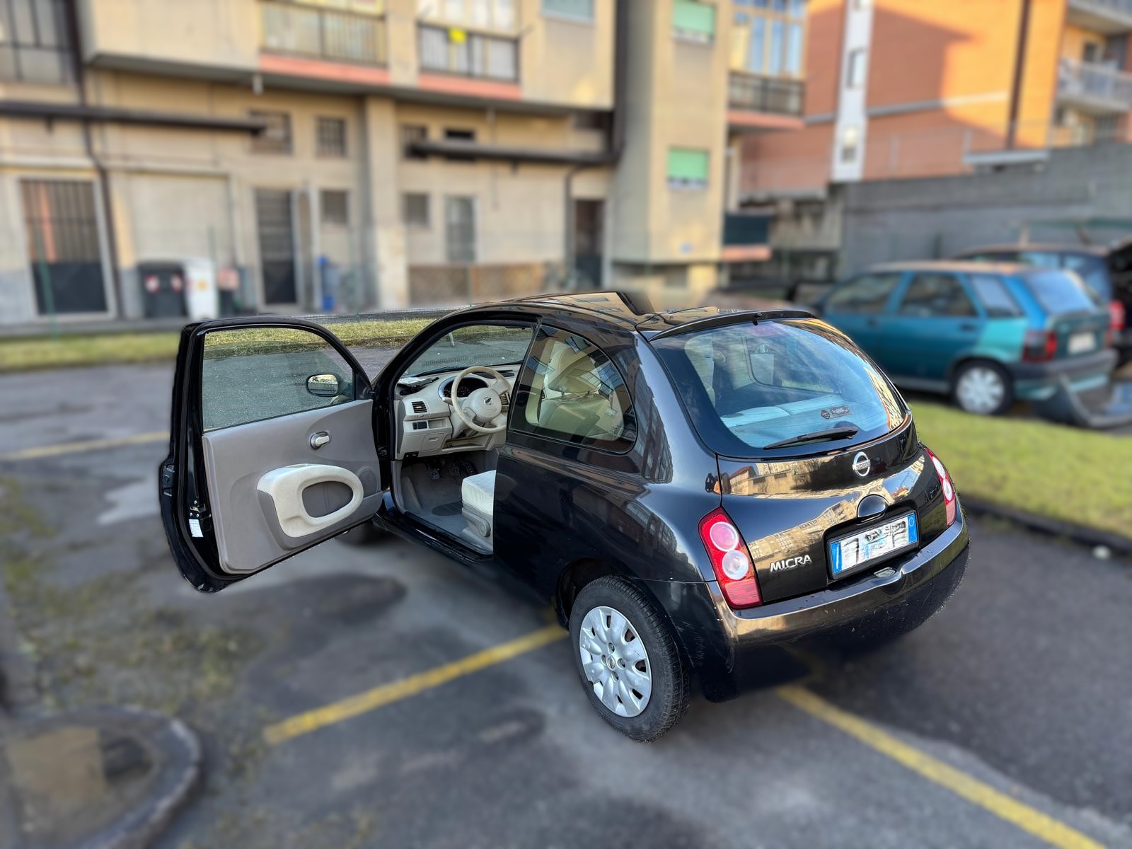 
								NISSAN MICRA MK3 1.0 VISIA full									