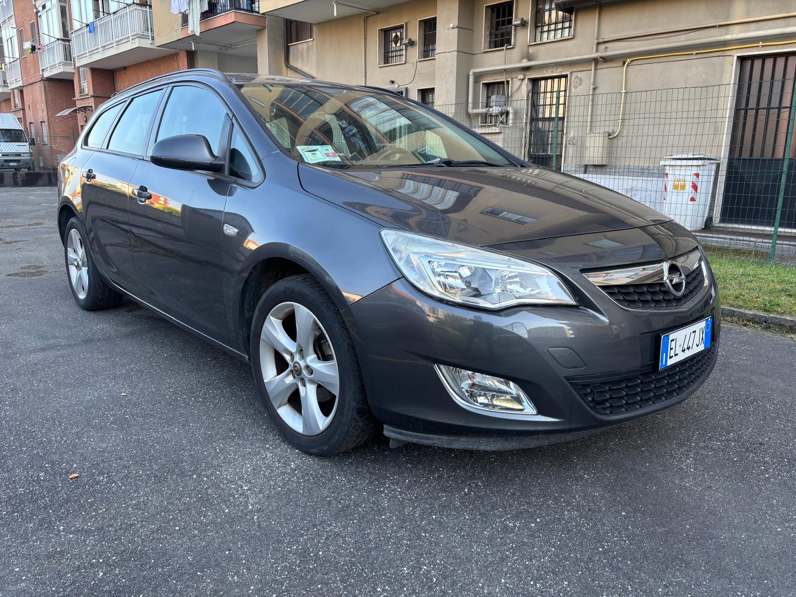 
								OPEL ASTRA SPORT TOURER full									