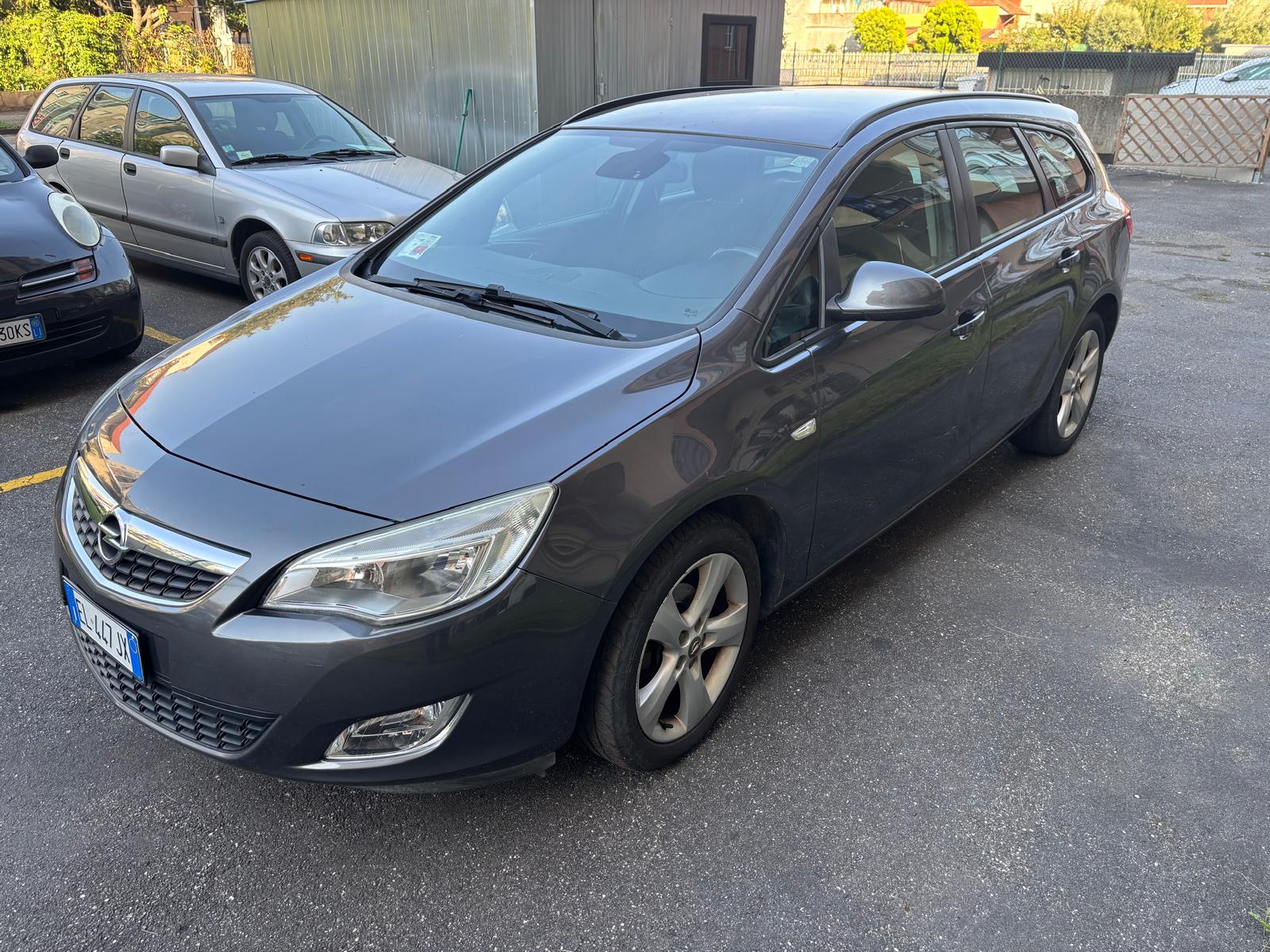 
								OPEL ASTRA SPORT TOURER full									