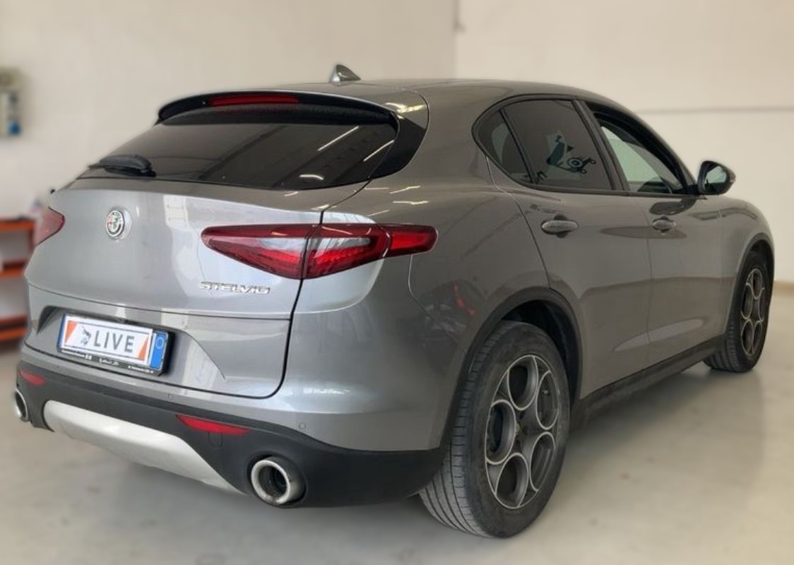 
								ALFA ROMEO STELVIO SPORT TECH 2.2 JTDm 160CV full									