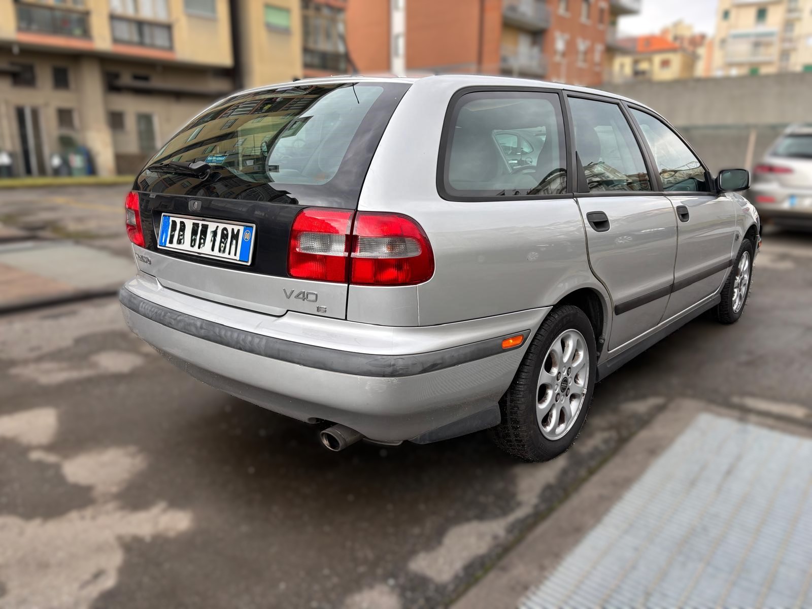
								VOLVO V40 1.6 BENZINA ANNO 2000 full									