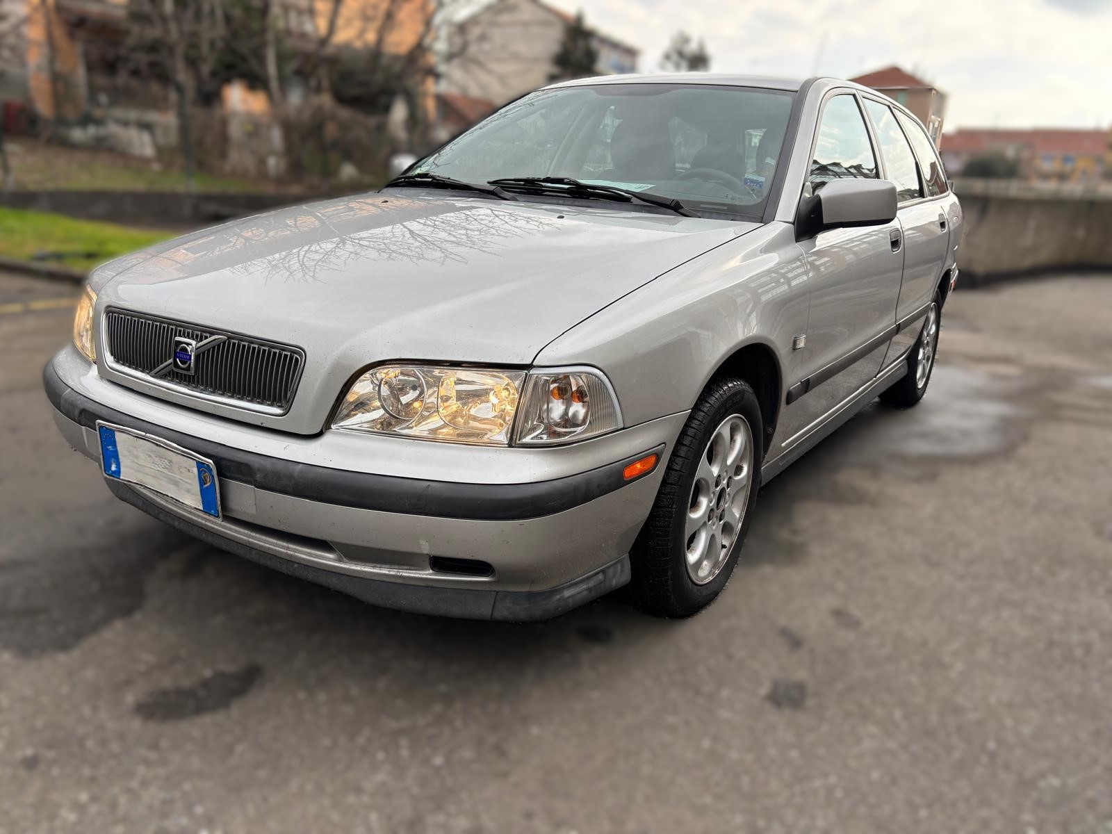 
								VOLVO V40 1.6 BENZINA ANNO 2000 full									