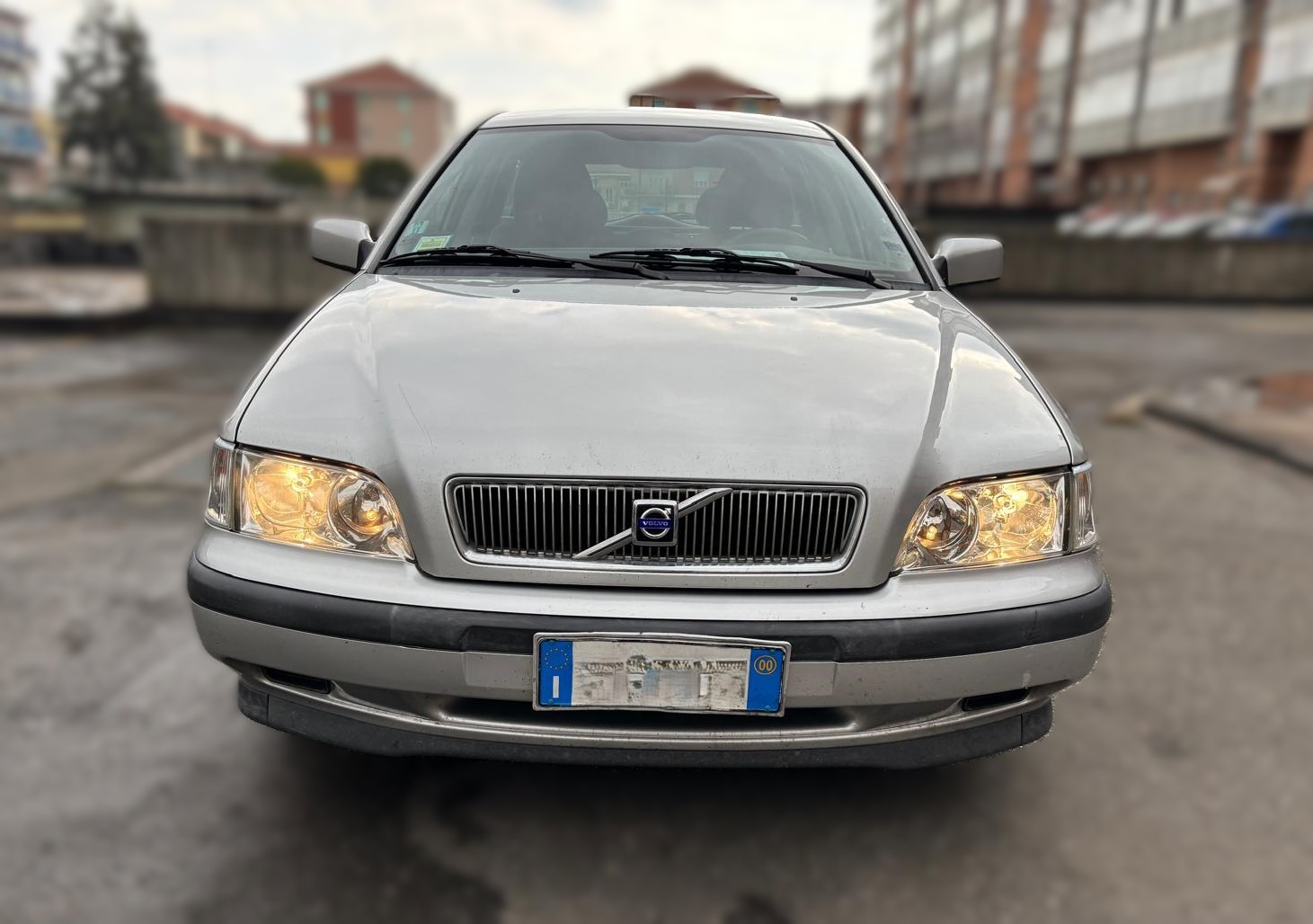 
								VOLVO V40 1.6 BENZINA ANNO 2000 full									