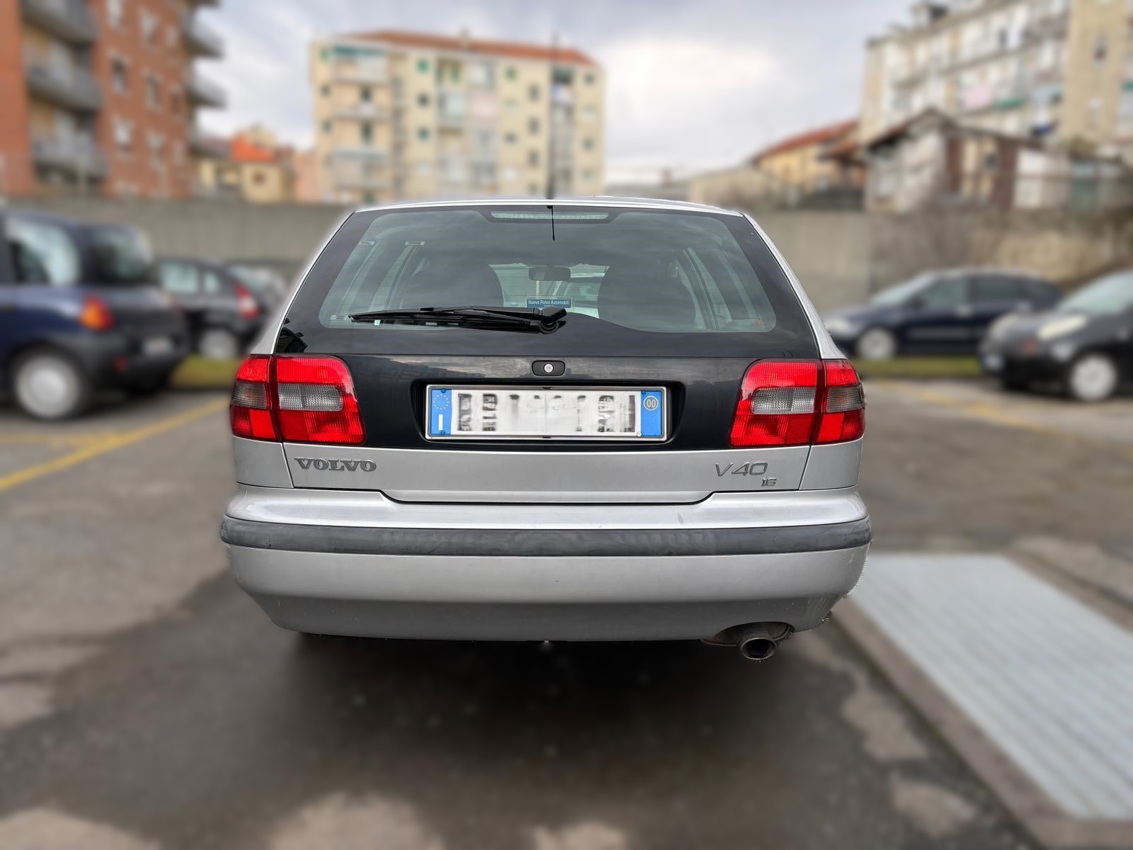 
								VOLVO V40 1.6 BENZINA ANNO 2000 full									