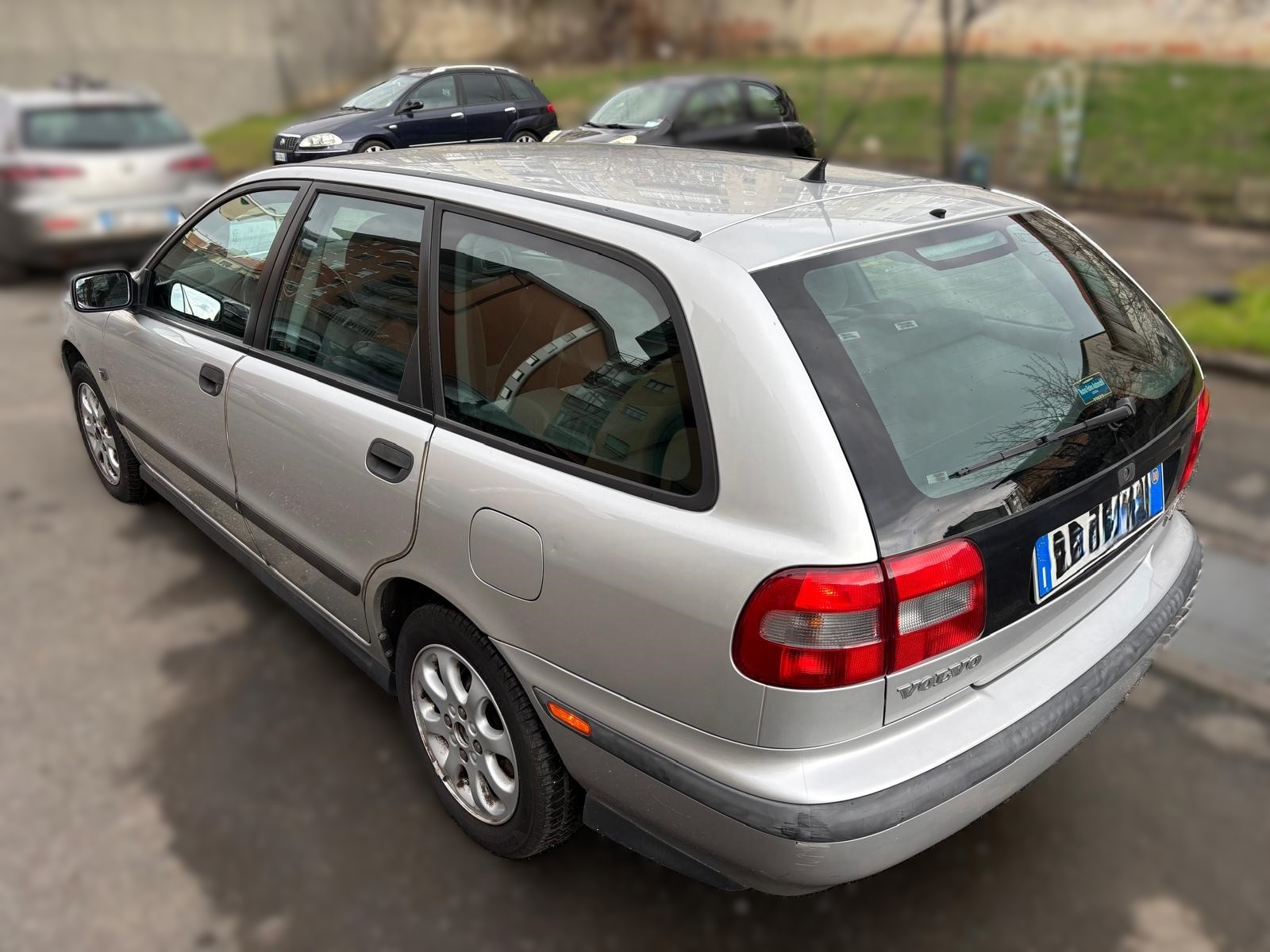 
								VOLVO V40 1.6 BENZINA ANNO 2000 full									