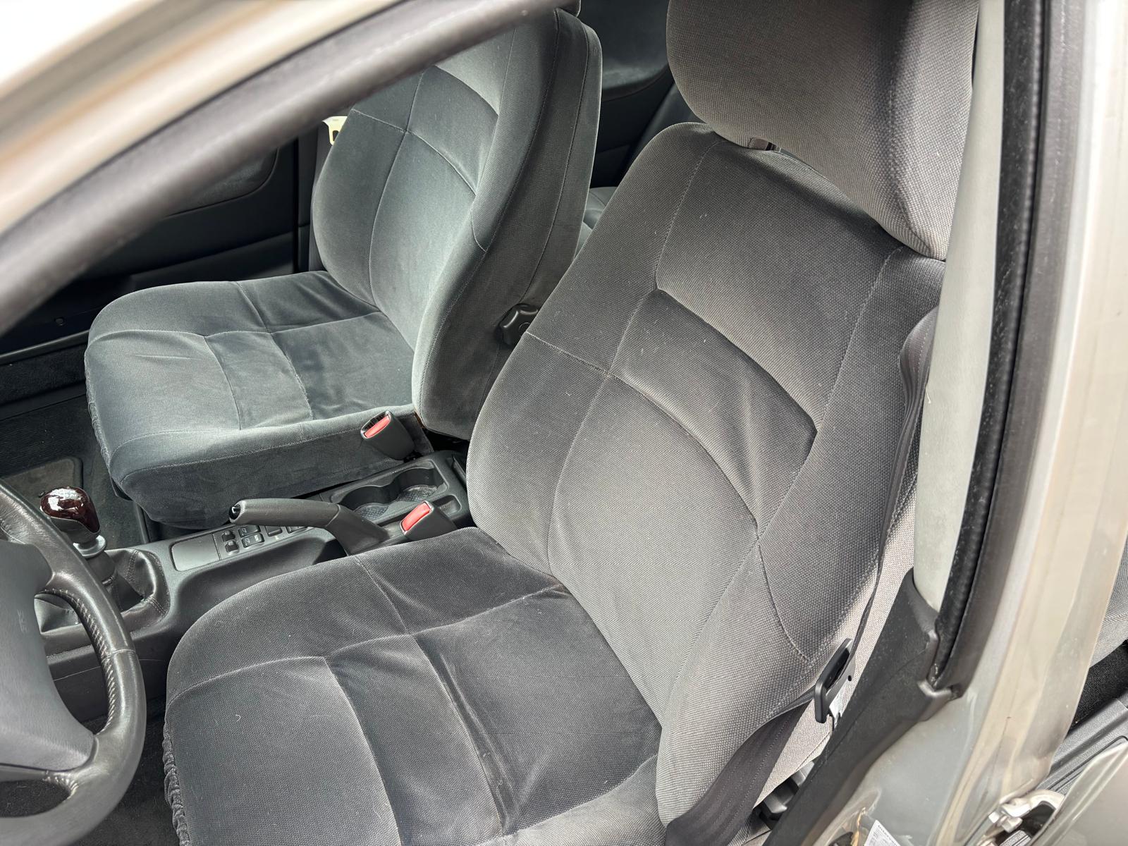 
								VOLVO V40 1.6 BENZINA ANNO 2000 full									