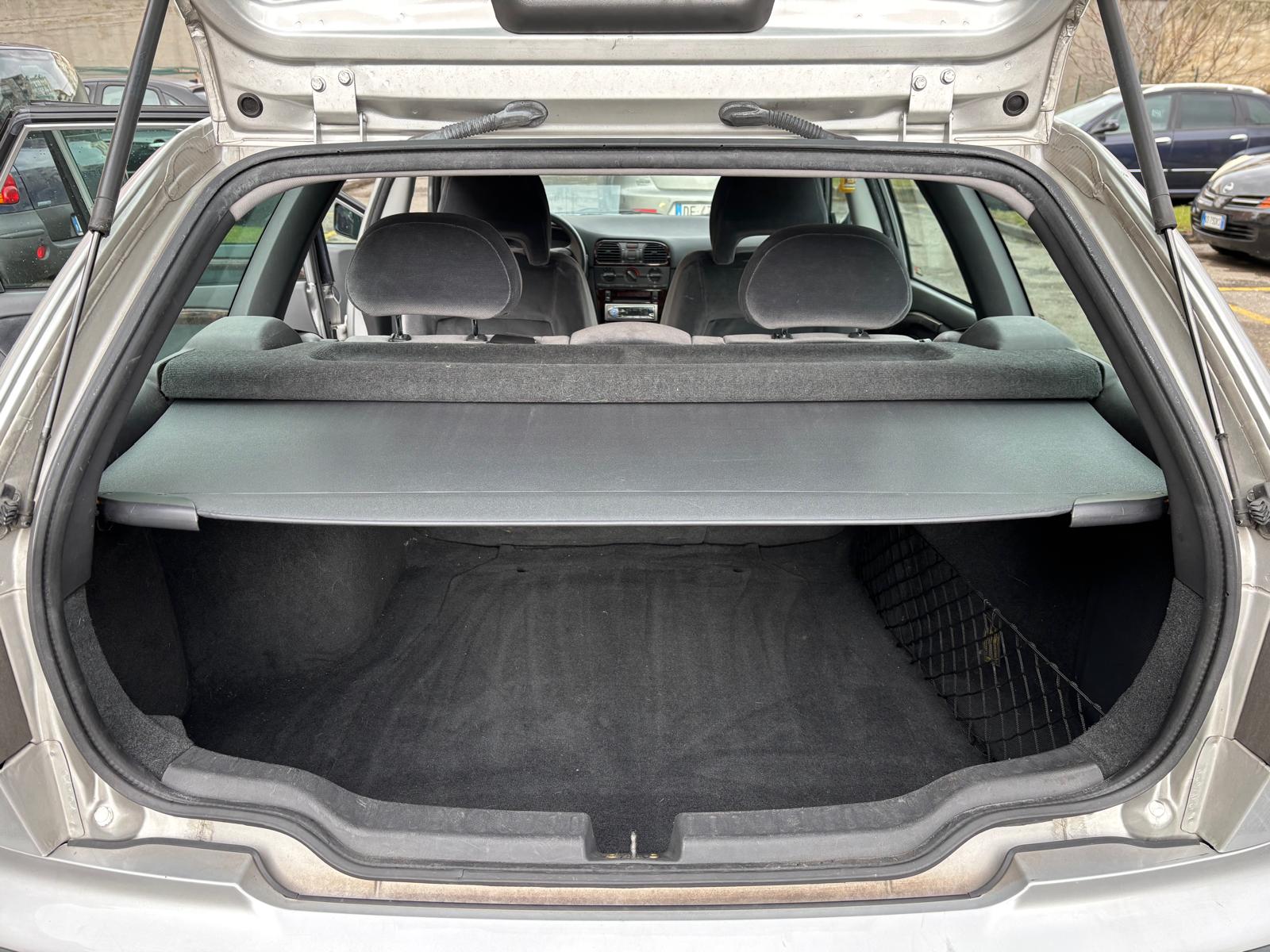 
								VOLVO V40 1.6 BENZINA ANNO 2000 full									