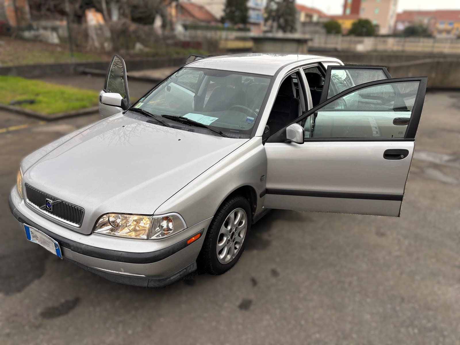 
								VOLVO V40 1.6 BENZINA ANNO 2000 full									