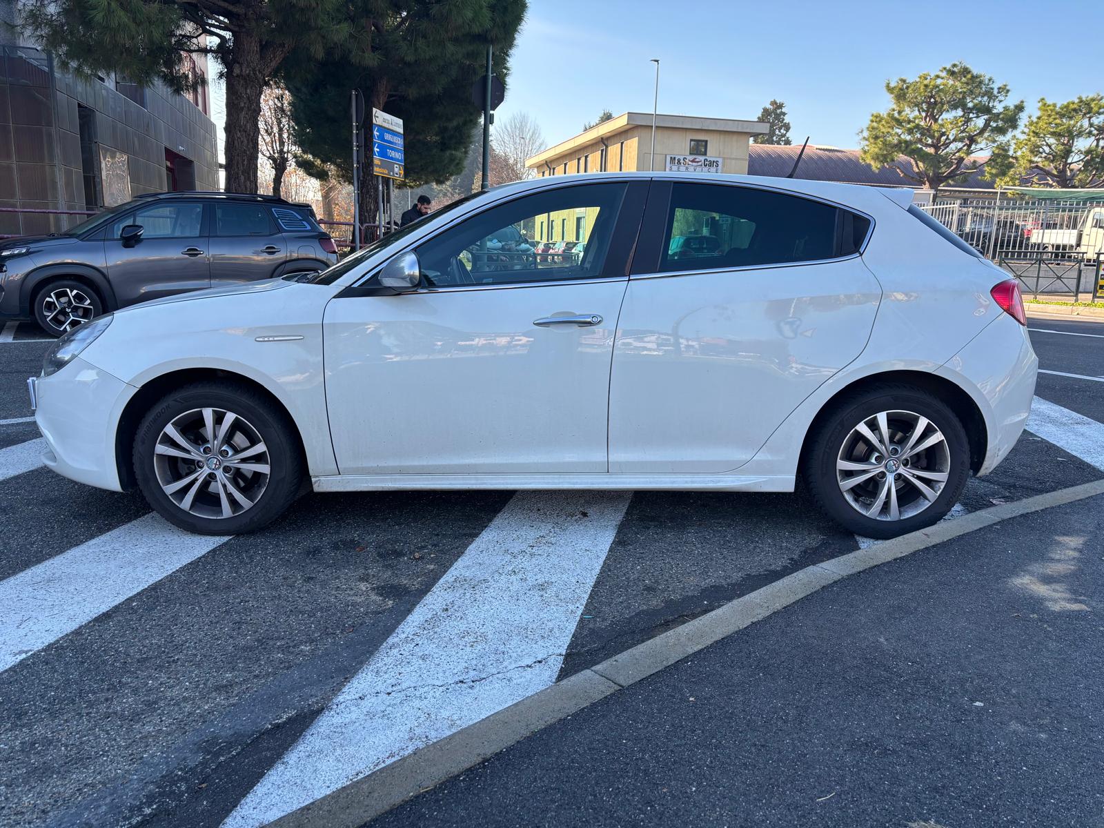 
								ALFA ROMEO GIULIETTA 1.4 TJET GPL 2012 full									
