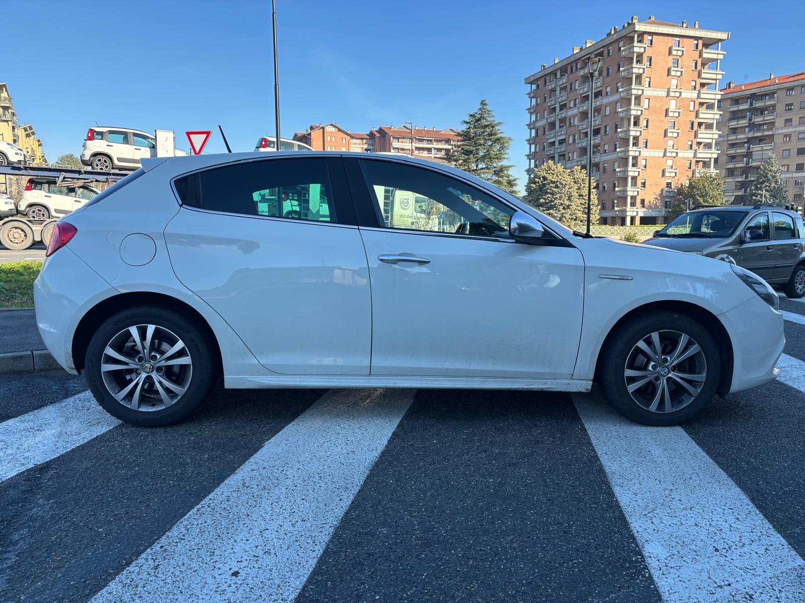 
								ALFA ROMEO GIULIETTA 1.4 TJET GPL 2012 full									