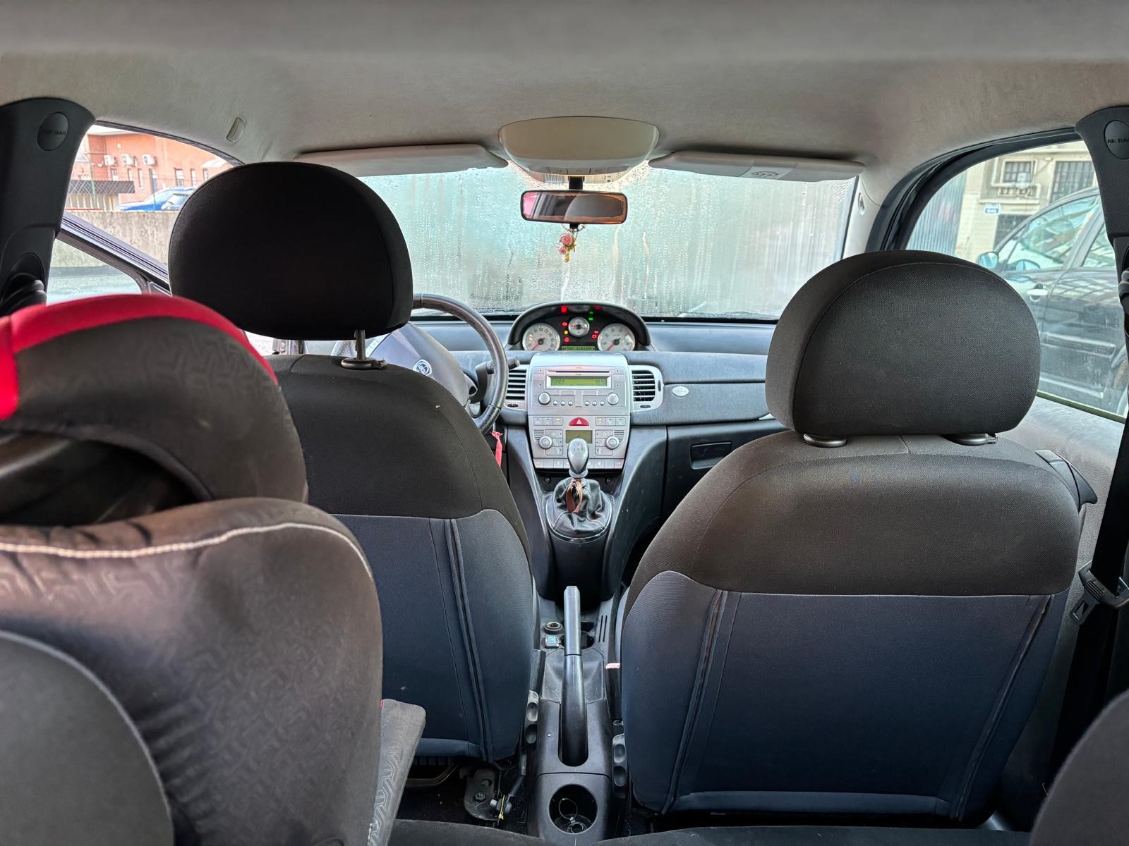 
								LANCIA YPSILON 1.2 PLATINO full									
