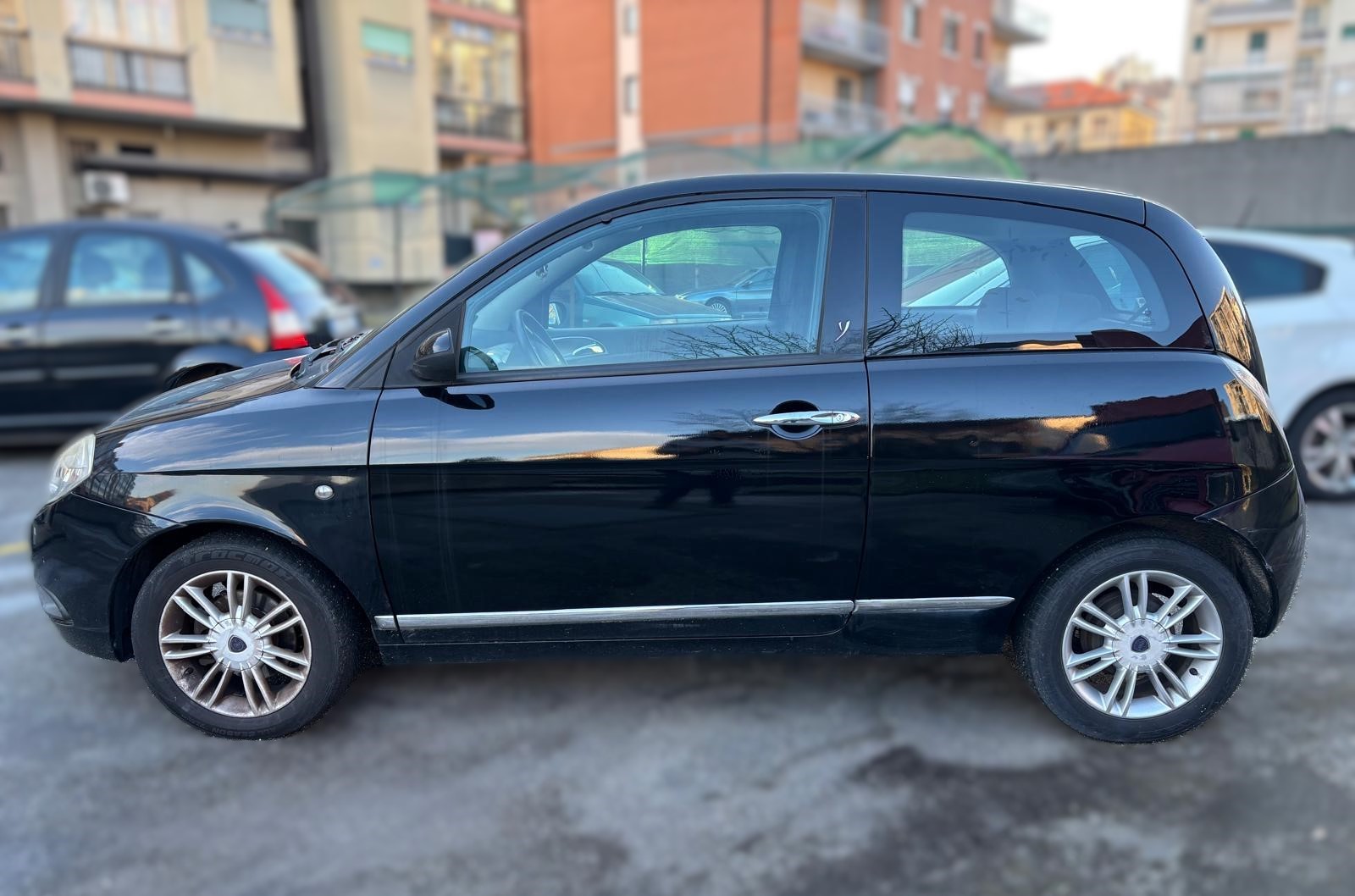 
								LANCIA YPSILON 1.2 PLATINO full									