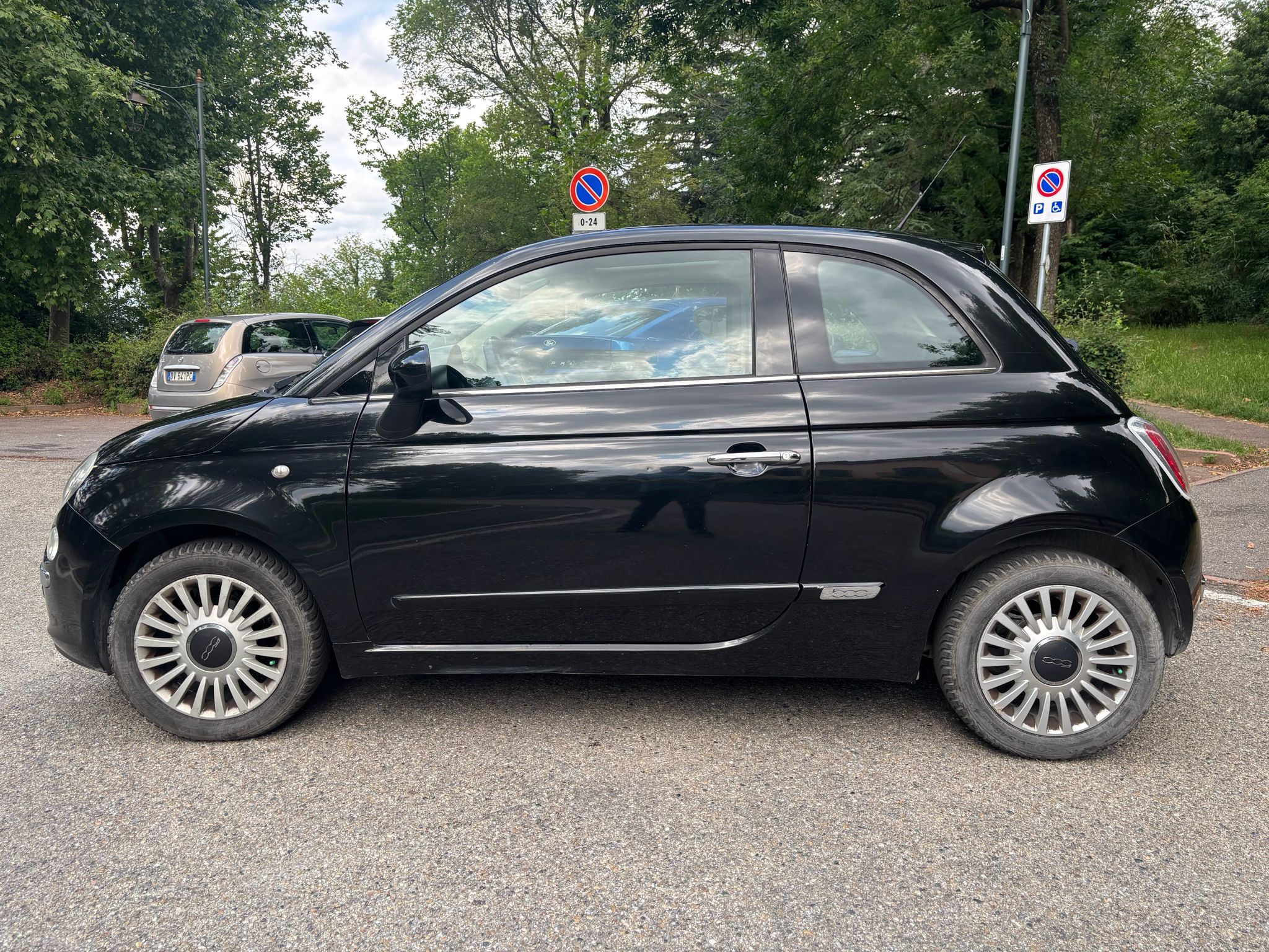 
								FIAT 500 LOUNGE PANORAMICA full									